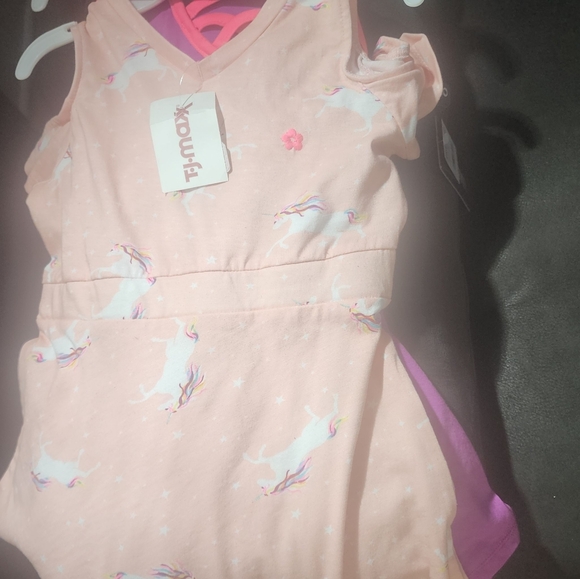 Dresses - Picture 2 of 7